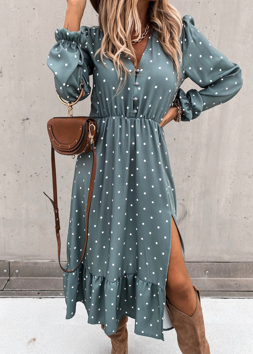 Alina grågrøn kjole med prikker