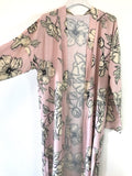 Blush rosa blomstret kimono